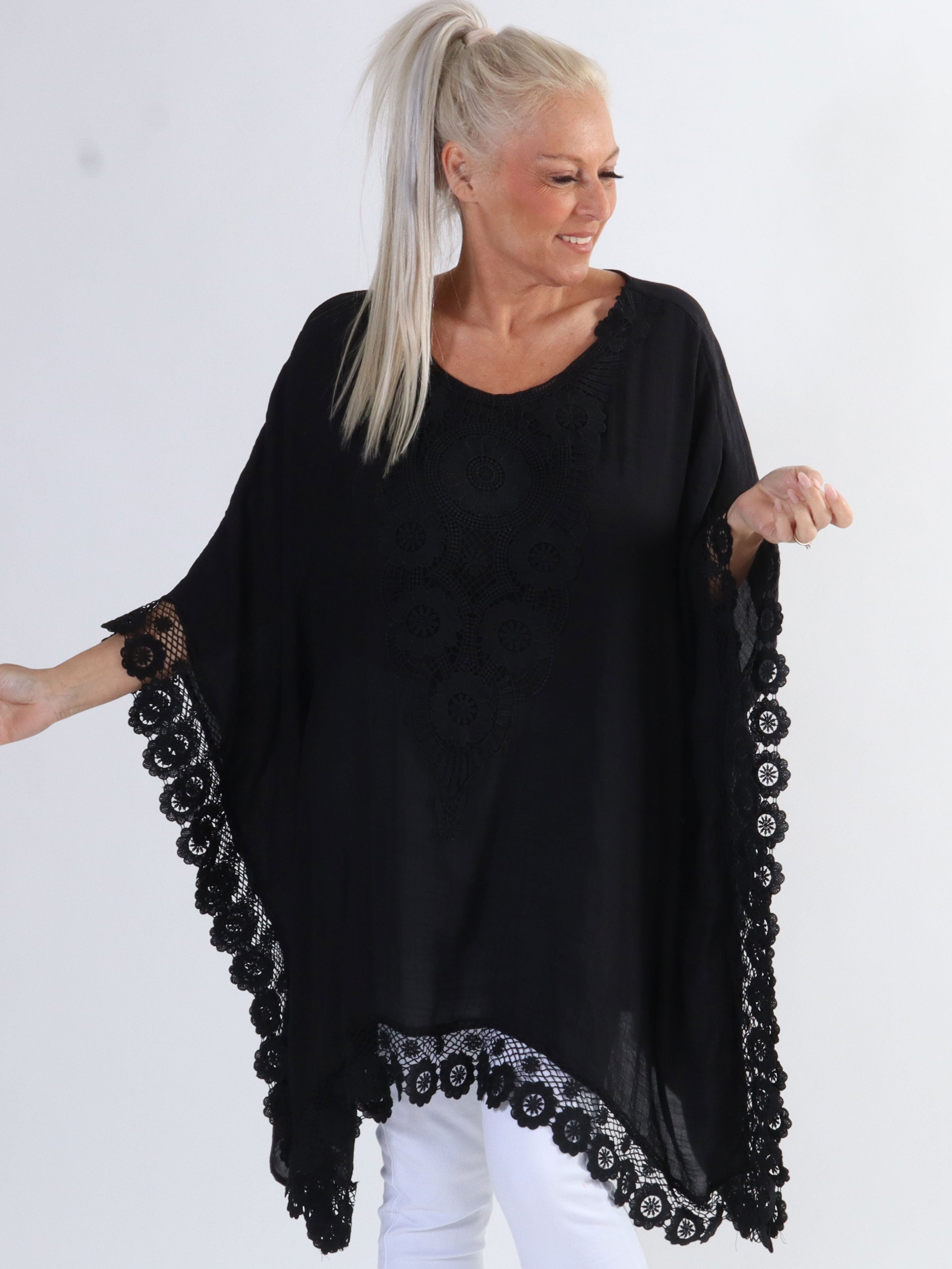 Leslie - Smuk plus size tunika med blondekanter